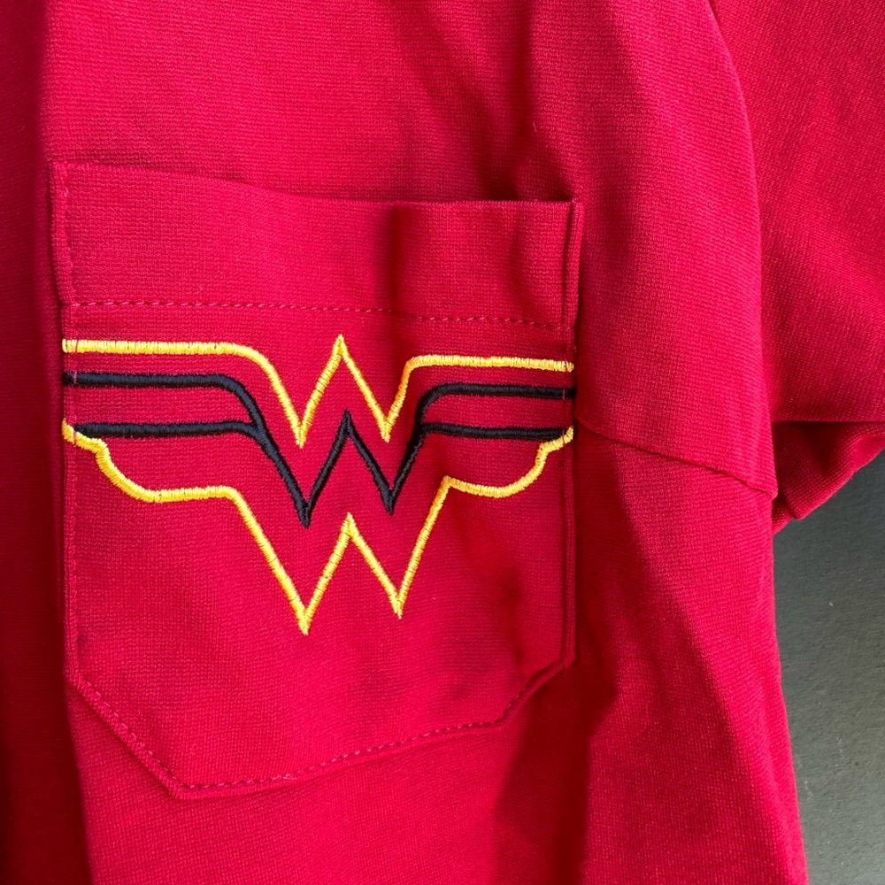 Hot Tooic exclusive DC Comics bombshells Wonder Woman retro style button down - Picture 4 of 6